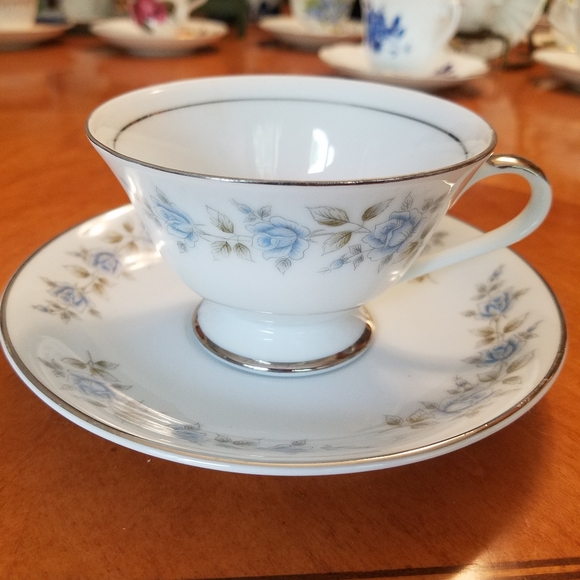 Lennold Fine Bone China Cup and Saucer - Picture 4 of 7